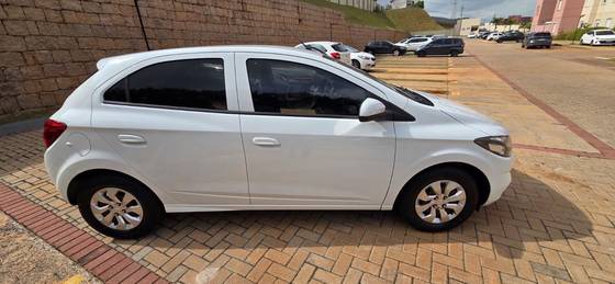 CHEVROLET ONIX 1.0 MPFI LT 8V FLEX 4P MANUAL CHEVROLET ONIX 1.0 MPFI LT 8V FLEX 4P MANUAL